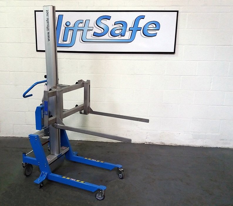 Lift Safe Supplies Rolls Royce Aero Engines With A Electric Lifter With A Custom Attachment