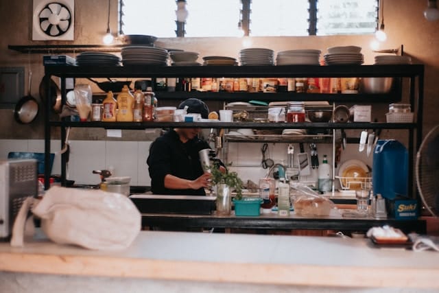 How Reel and Roll Lifters Revolutionise Food Production Facilities